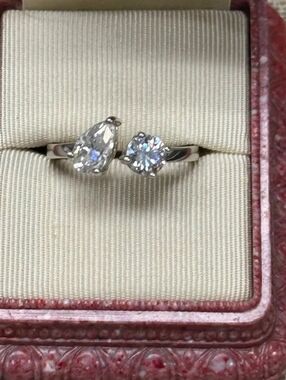 Djoy Sterling Silver Moissanite Toi-Moi Ring SZ 8 (1.4 TCW)